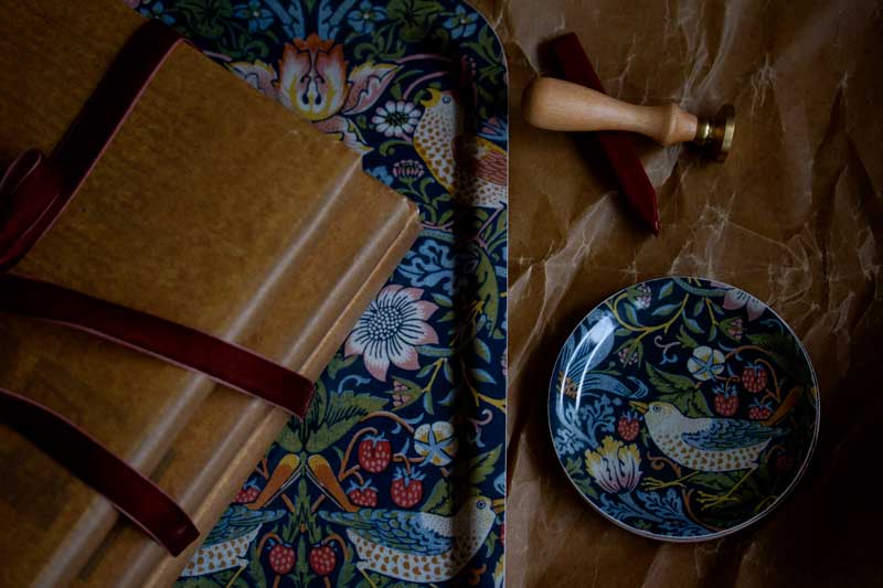 Bricka 43 x 33 cm - William Morris, Strawberry Thief - Image 3