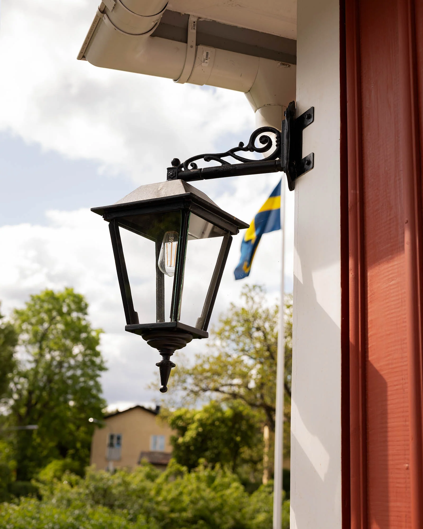 Utomhuslampa - Fasadlykta SolgÄrd M4 hÀngande - Image 2