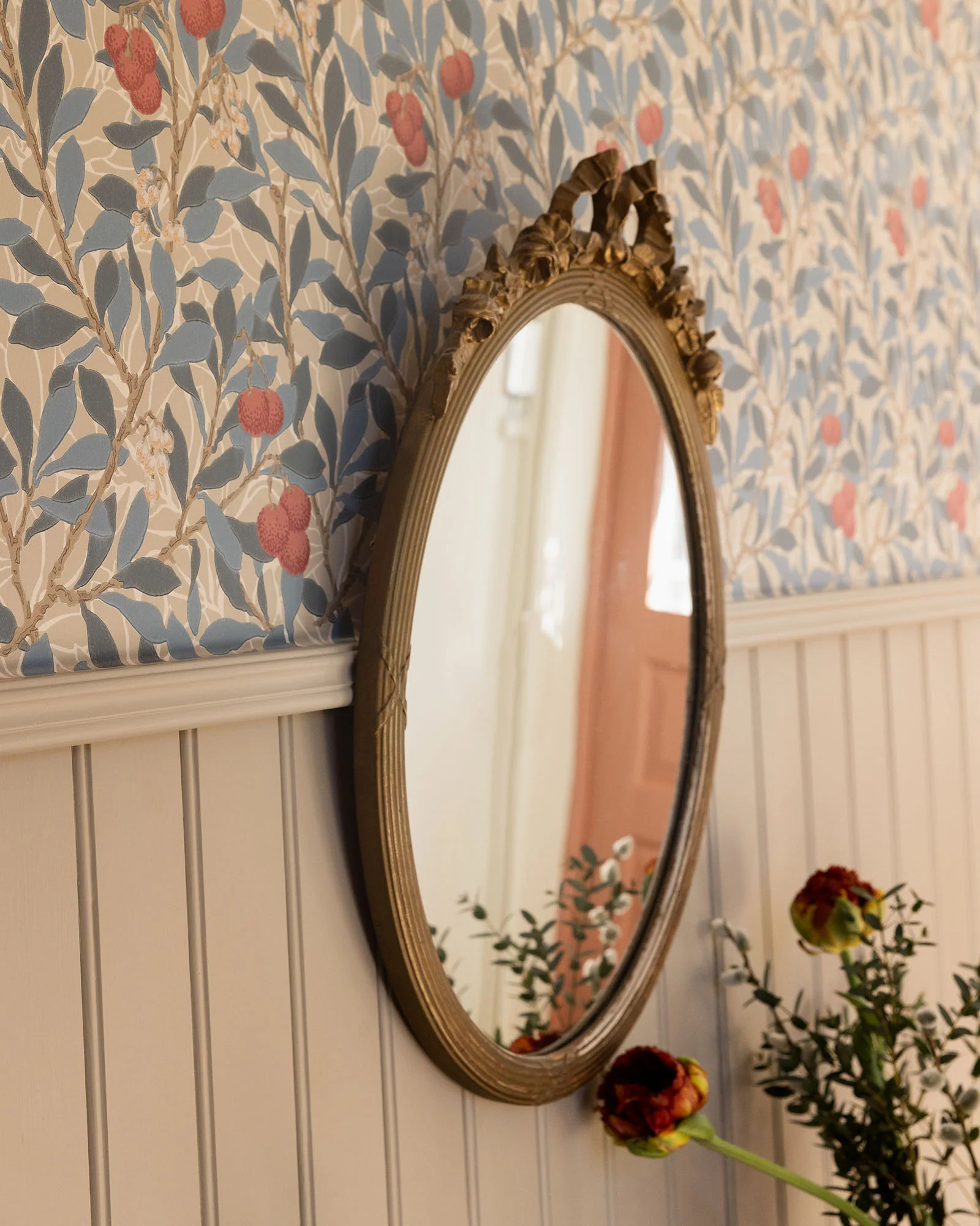 William Morris & Co. Tapet - Arbutus Woad/Russet - Image 3
